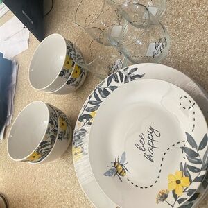 Royal Norfolk Bee Happy Floral Dinnerware 16pc Set